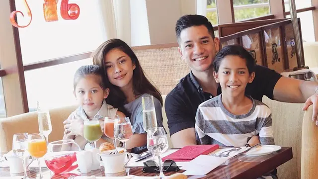 [Bintang] Nana Mirdad dan Andrew White