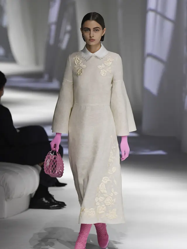 Tampilan Menggemaskan dari Koleksi Tas Pantai Fendi yang Identik dengan Kenangan Masa Kecil