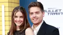 <p>Aktor Dylan Sprouse (kanan) dan model Barbara Palvin menghadiri pemutaran perdana film Bullet Train di Regency Village Theatre, Los Angeles, California, Amerika Serikat, 1 Agustus 2022. Dylan Sprouse dan pacarnya, Barbara Palvin, mengenakan setelan pakaian hitam-putih yang serasi pada pemutaran perdana film Bullet Train. (Michael Tran/AFP)</p>