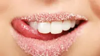 BErikut cara mudah membuat sendiri scrub dari minyak kelapa yang bikin bibir pink alami tanpa lipstik.