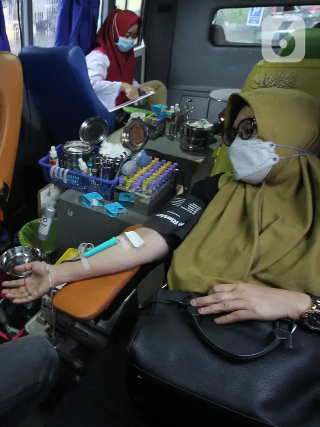 FOTO: PMI Kerahkan Mobil Donor Darah Keliling Selama Ramadan
