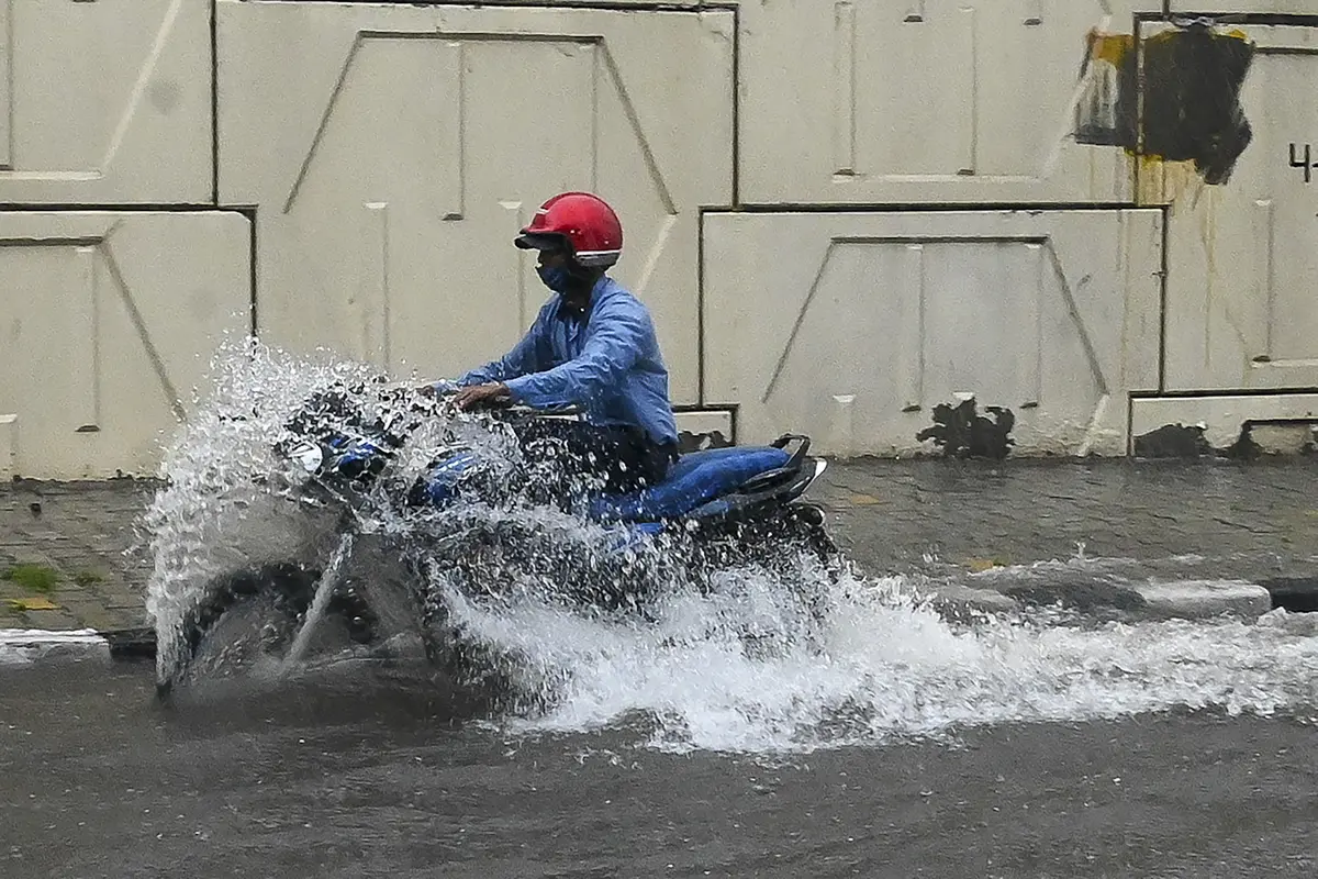 Hujan Lebat 24 Jam, Banjir Rendam New Delhi