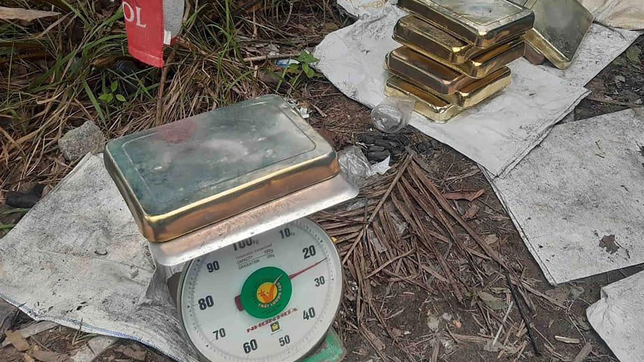FOTO: Penggerebekan  Peleburan Timah Ilegal di Bangka