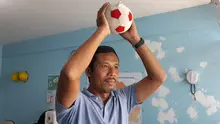 Legenda Persebaya Surabaya, Hartono, yang terkenal memiliki lemparan ke dalam yang berbahaya. (dok. Omah balbalan/Abdi Satria)