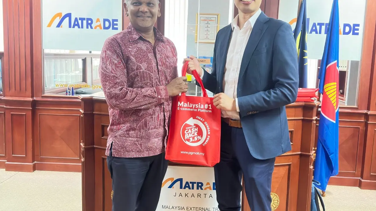 COO PGMall Indonesia, Jerry Ng & Trade Commissioner, Mr. Suresh Kumar. (Dok PGMall)