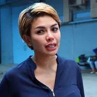 Sebelumnya pengacara Farhat Abbas melaporkan Vicky Prasetyo dan Anggel Lelga ke polisi. Mantan suami Nia Daniaty itu juga merencanakan melaporkan artis sensasional Nikita Mirzani ke polisi. (Nurwahyunan/Bintang.com)