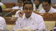 Mendikbud Anies Baswedan saat rapat kerja bersama Komisi X DPR RI, Senayan, Jakarta, Senin (1/2/2016). Rapat membahas kesiapan pelaksanaan APBN tahun 2016 di Kemendikbud dan persiapan ujian nasional 2016. (Liputan6.com/Angga Yuniar)
