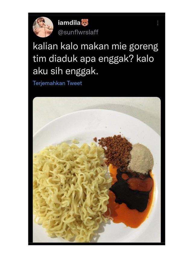 6 Potret Makan Mi Goreng Tidak Diaduk Ini Nyeleneh