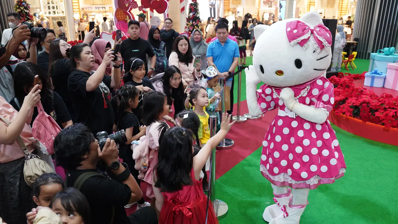 Merayakan Natal dan Tahun Bersama Hello Kitty