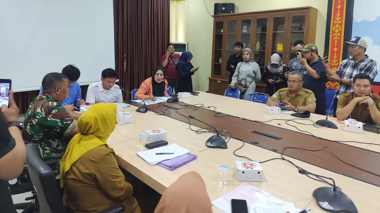 Dinkes Kota Bandar Lampung saat hearing bersama DPRD membahas soal ratusan siswa keracunan MBG