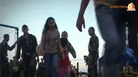 [VIDEO] Pasca Topan Haiyan, Pengungsi Terus Datangi Bandara Cebu