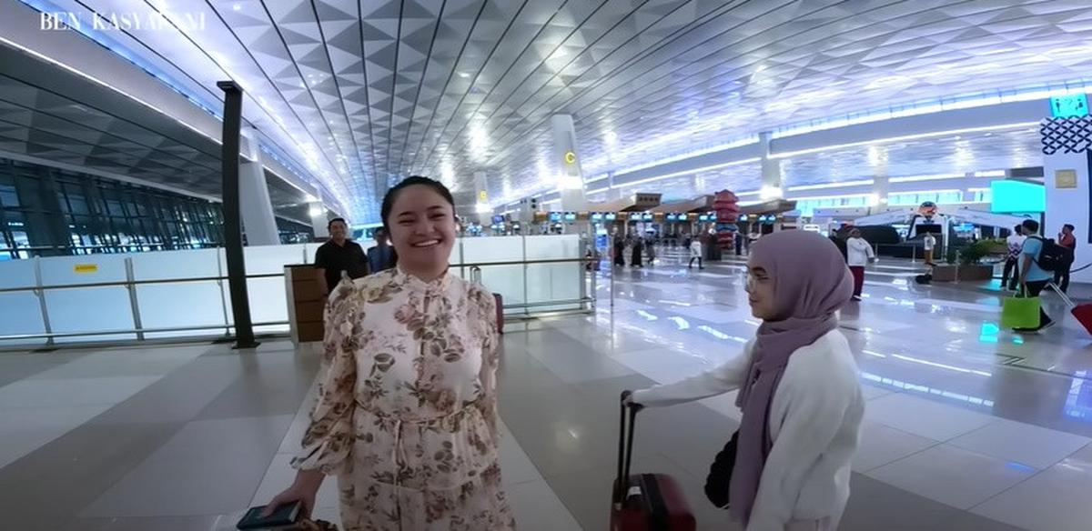 Momen Marshanda dan Ben Kasyafani Bersama, Temani sang Anak Nonton Konser di Singapura