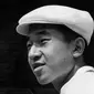Putra Mahkota Akihito terlihat selama turnamen tenis di resor Karuizawa, Jepang, 20 Agustus 1958. Kaisar Akihito akan mengakhiri pemerintahannya pada hari ini, Selasa 30 April 2019. (INTERCONTINENTALE/AFP)