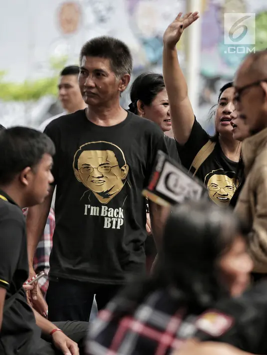 Pendukung setia Basuki Tjahaja Purnama (BTP) atau Ahok, Ahokers berkumpul di RTH Kalijodo, Jakarta, Kamis (24/1). Acara ini juga sebagai bentuk dukungan kepada Ahok agar tetap semangat setelah bebas. (Liputan6.com/Faizal Fanani)
