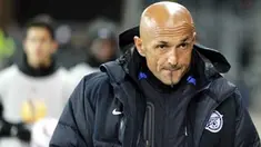 Ekspresi pelatih Zenit St. Petersburg asal Italia, Luciano Spalletti di lagaleg pertama babak 32 besar UEFA Europa League di Bern, Swiss, 17 Februari 2011. AFP PHOTO / Sebastian Derungs 