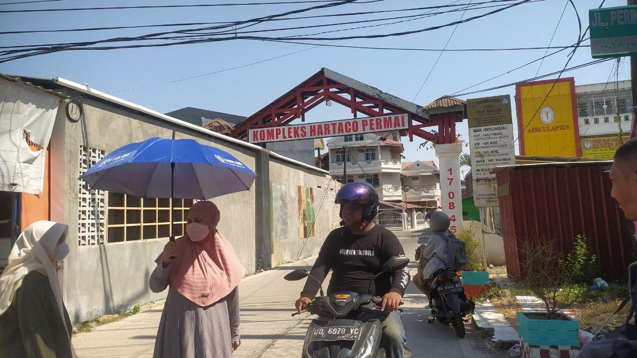 Sementara tetangga yang enggan disebutkan namanya menyebut pasca-penggeledahan, rumah kontrakan Nur Utami tampak sepi. Padahal, sebelumnya lokasi itu sering ramai.<br>