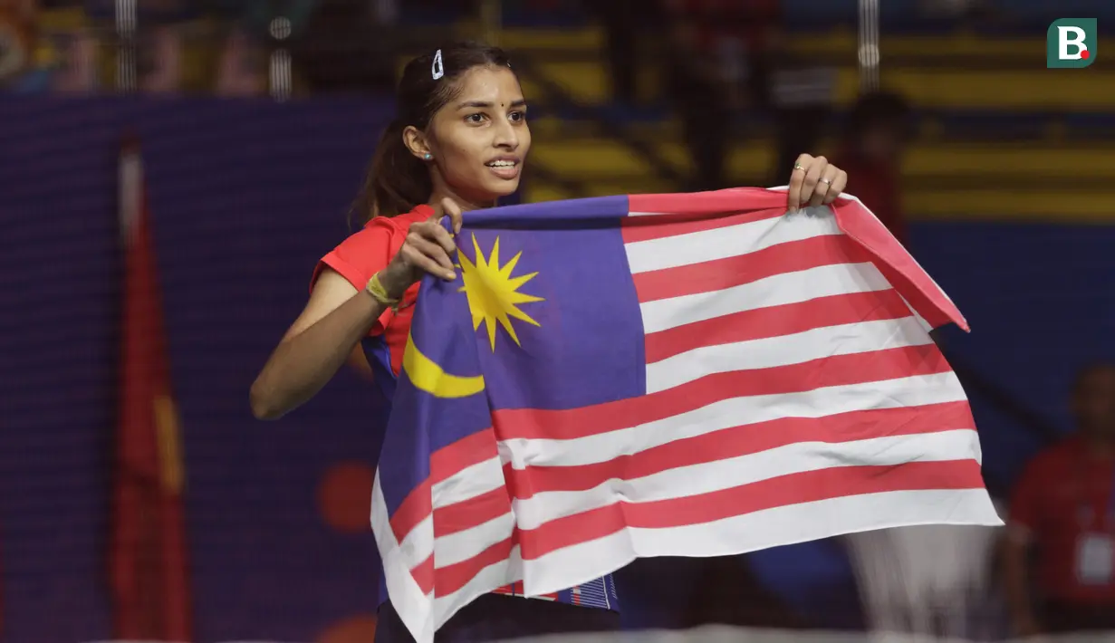 Tunggal Malaysia, Kisona Selvaduray, merayakan kemenangan atas Ruselli Hartawan pada laga final Bulutangkis di SEA Games 2019 di Multinlupa Sports Complex, Senin (9/12). Ruselli meraih perak setelah kalah dengan skor 22-20, 14-21 dan 13-21. (Bola.com/M Iqbal Ichsan)