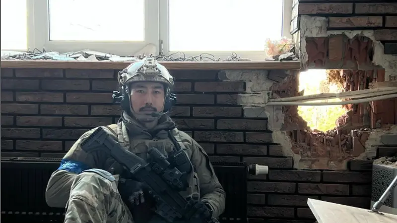 YouTuber dan pakar militer Ken Rhee (Rhee Keung) di Ukraina.