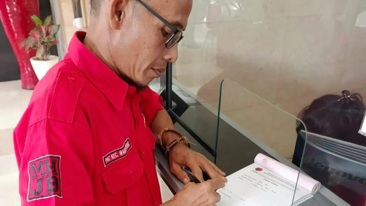 Sejumlah PAC PDI Perjuangan dari wilayah Banten mendatangi kantor DPP PDIP di Jalan Diponegoro, Jakarta Pusat, Rabu, 7 Mei 2025.