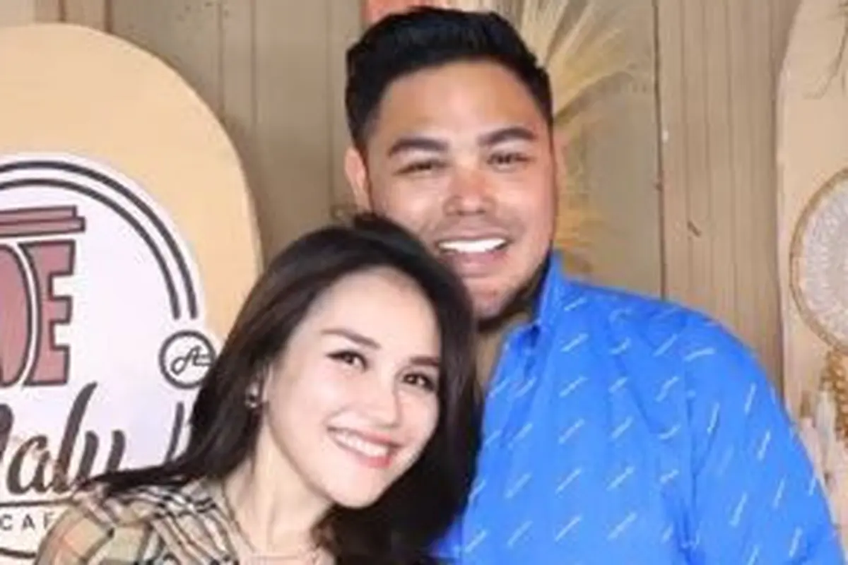 Ayu Ting Ting mesra bersama Ivan Gunawan (Instagram/ayutingting92)