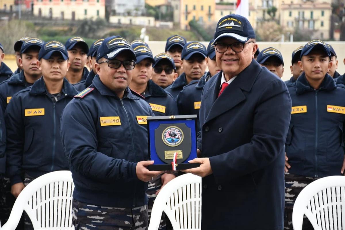 FOTO: KRI Prabu Siliwangi 321 Mulai Berlayar untuk Memperkuat Armada TNI AL