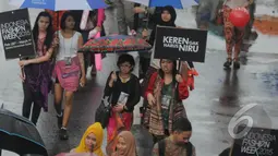 Kementerian Pariwisata menggelar Sunday Dress Up 2015 bertemakan "Ekpresi Kebanggaan Terhadap Produk Fashion Lokal", Bundaran HI, Jakarta, Minggu (1/2/2015). (Liputan6.com/Herman Zakharia)