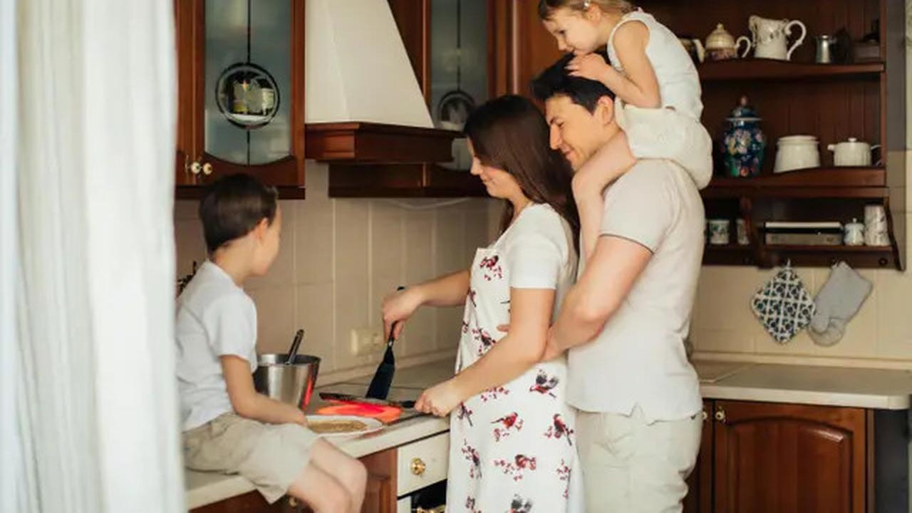 7 Ide Aktivitas Seru untuk Libur Tahun Baru di Rumah Saja