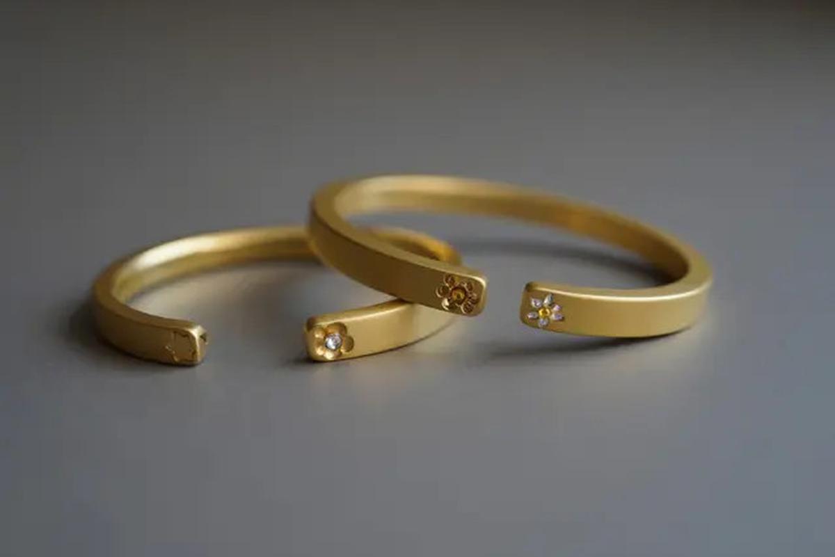 8 Model Gelang Emas 22 dan 24 Karat Terbaru Kekinian, Stylish dan Berkelas di 2025