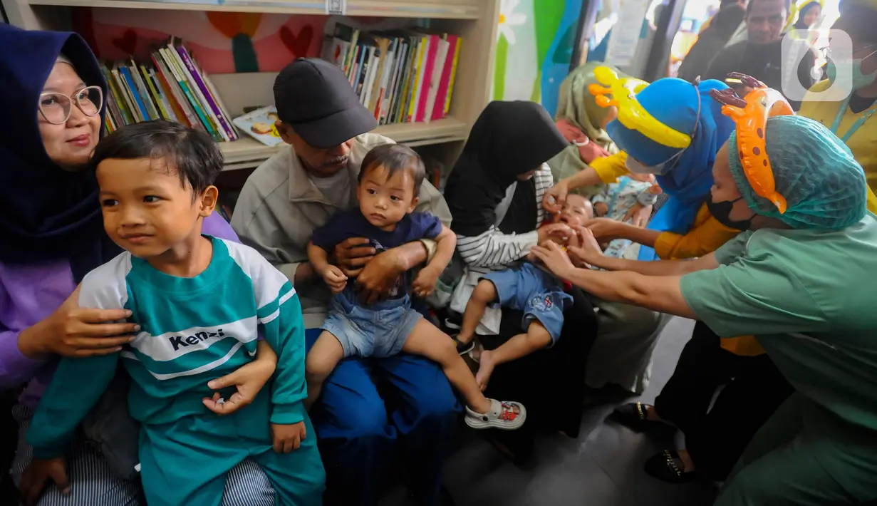 Dalam PIN Polio tahap kedua ini Kemenkes RI menyasar anak-anak usia nol sampai tujuh tahun atau satu hari sebelum ulang tahunnya yang ke delapan. (merdeka.com/Arie Basuki)