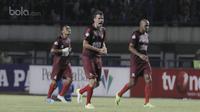 Striker PSM Makassar, Willem Jan Pluim, melakukan selebrasi usai mencetak gol ke gawang Persib Bandung pada laga lanjutan Liga 1 di Stadion GBLA, Bandung, Rabu, (5/7/2017). Persib menang 2-1. (Bola.com/M Iqbal Ichsan)