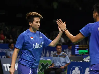 Ganda Campuran Indonesia, Tontowi Ahmad/Liliyana Natsir saat laga melawan Hafiz Faizal/Shela Devi Aulia di Babak Kedua Indonesia Open 2017 di Jakarta, Jumat (16/6). Tontowi Ahmad/Liliyana Natsir menang 21-17, 22-20. (Liputan6.com/Helmi Fithriansyah)