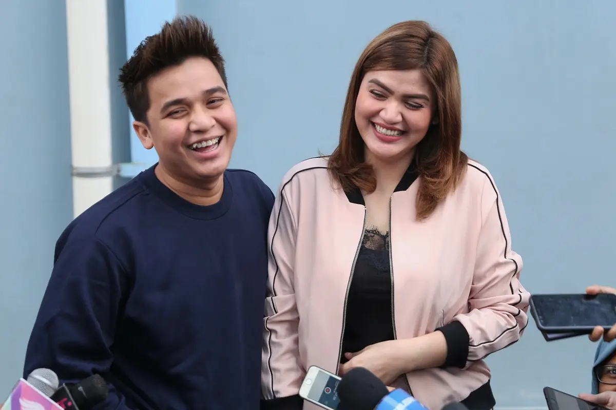 [Bintang] Billy Syahputra dan Hilda Vitria