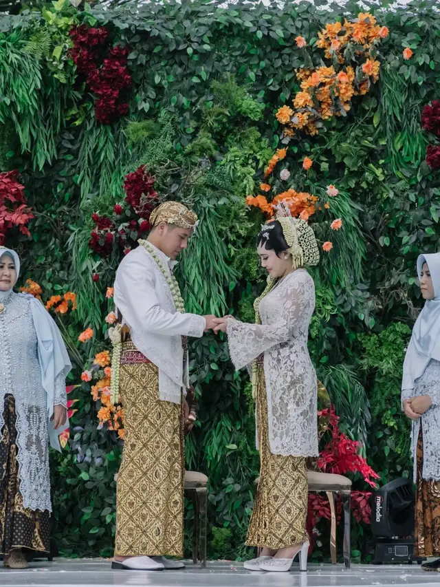 Kebaya akad nikah Via Vallen