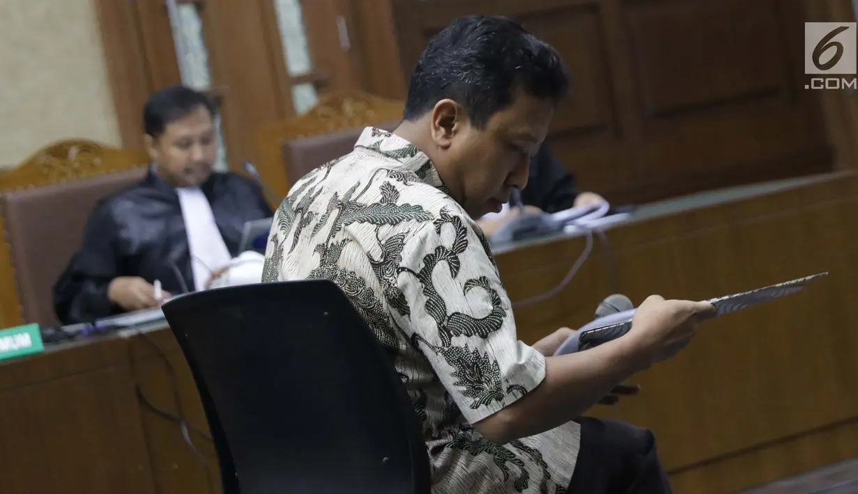 Terdakwa dugaan suap jual beli jabatan di lingkungan Kemenag, M Romahurmuziy saat menjalani sidang lanjutan di Pengadilan Tipikor, Jakarta, Senin (23/9/2019). Sidang beragendakan pembacaan eksepsi yang dibacakan terdakwa dan penasehat hukum terdakwa. (Liputan6.com/Helmi Fithriansyah)