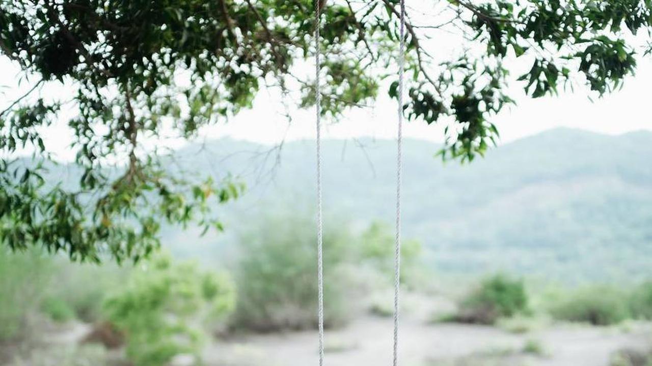 Potret Cantik Maternity Shoot Bella Bonita di Atas Ayunan, Penampilan Denny Caknan Malah Bikin Salfok