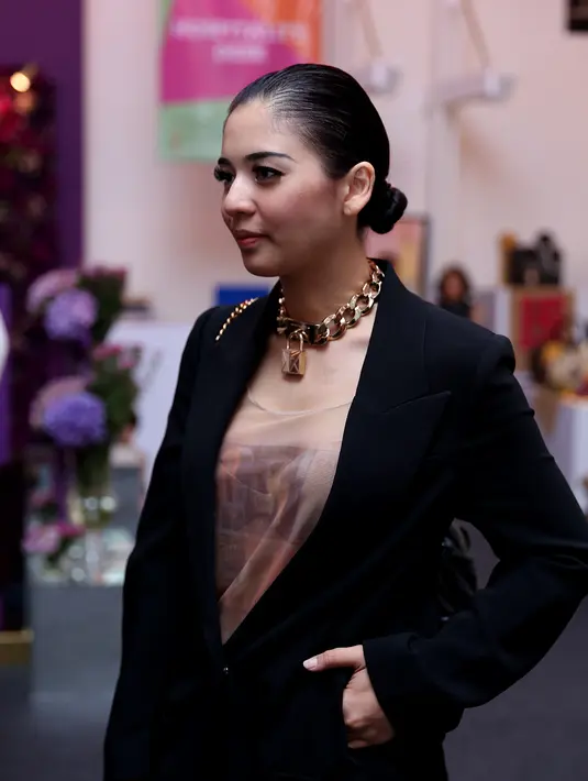 Saat ditemui di gelaran Jakarta Fashion Week 2016 pada Rabu (28/10/2015), Oxcel mengaku  tidak melakukan ‘treatment’ khusus untuk mengembalikan bentuk tubuhnya pasca melahirkan. (Andy Masela/Bintang.com)