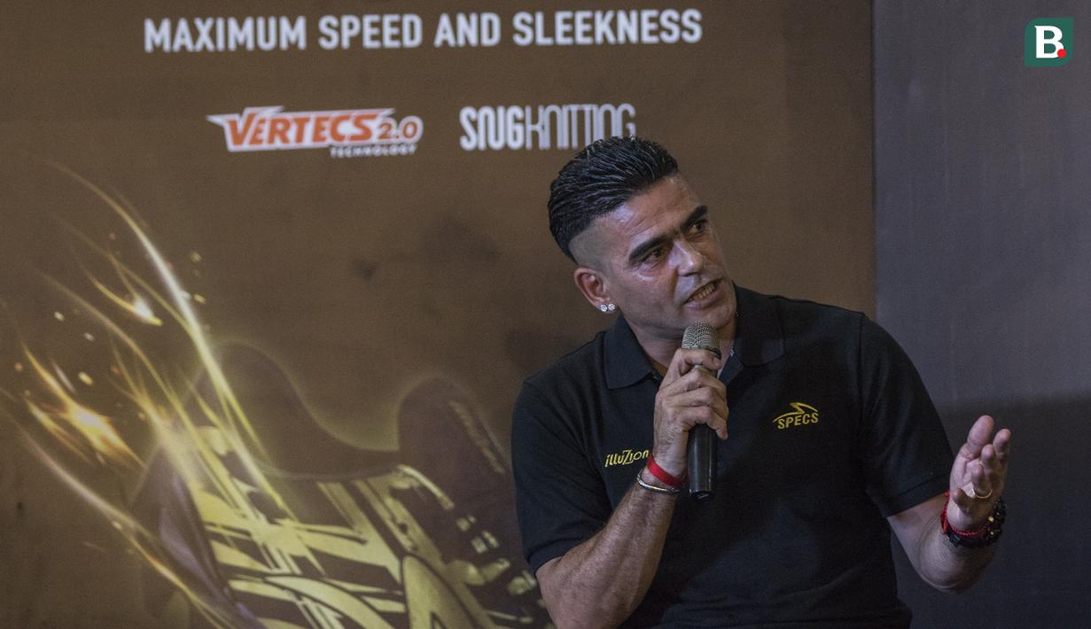 Mantan pemain Timnas Indonesia, Cristian Gonzales, saat peluncuran sepatu Specs Illuzion di Restoran Terrace, Jakarta, Senin (4/6/2018). Sejumlah bintang Liga 1 Indonesia menghadiri peluncuran sepatu terbaru dari Specs. (Bola.com/Vitalis Yogi Trisna)