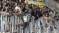 Nyanyian Dukungan untuk Persebaya Sayup-Sayup Terdengar di Stadion Pakansari
