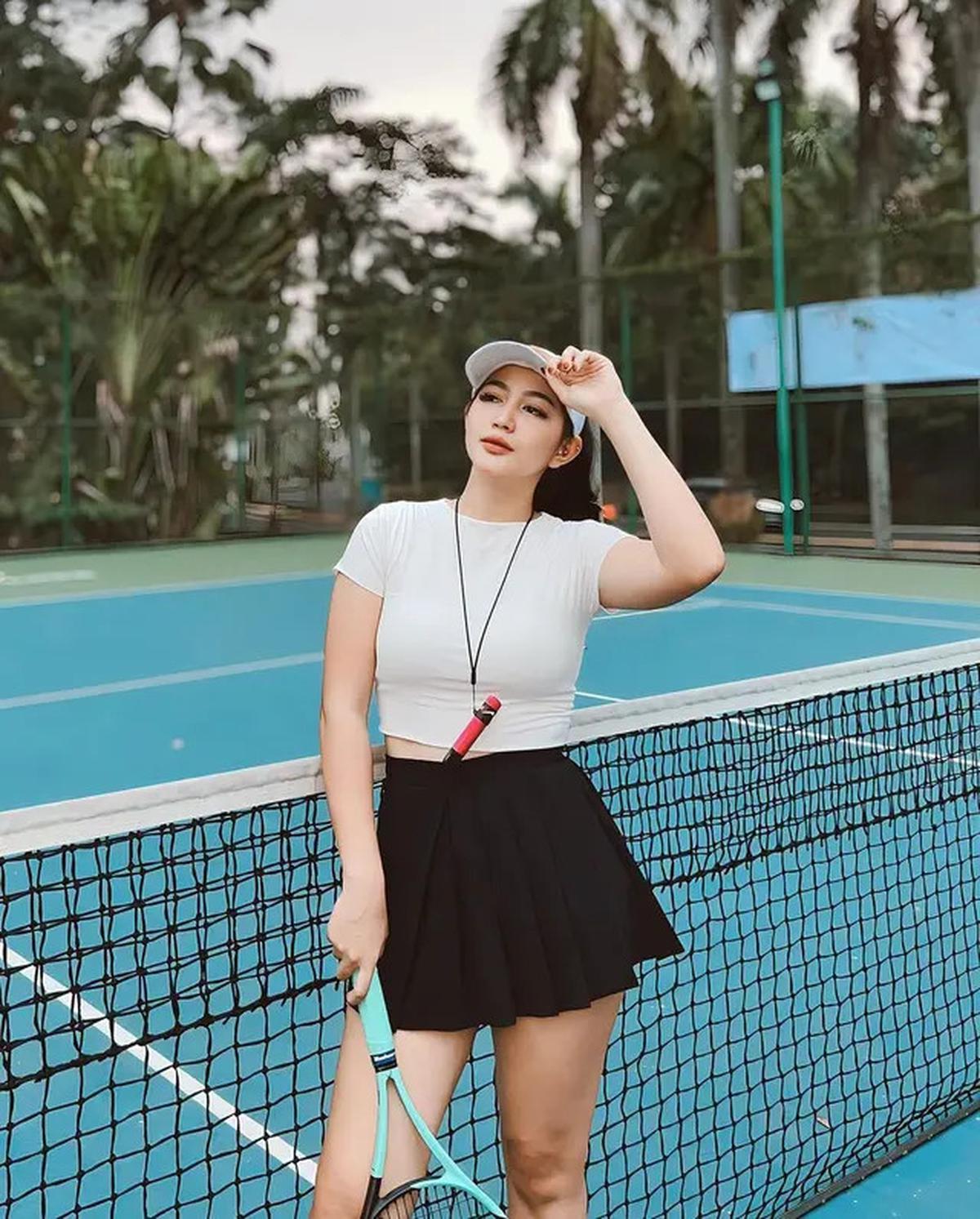 7 Potret Eriska Nakesya Istri Young Lex, Hobi Masak hingga Buka Warung Makan