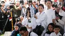 Isak tangis keluarga mengiringi prosesi pemakaman penyanyi dan artis legendaris Titiek Puspa. (Liputan6.com/Herman Zakharia)