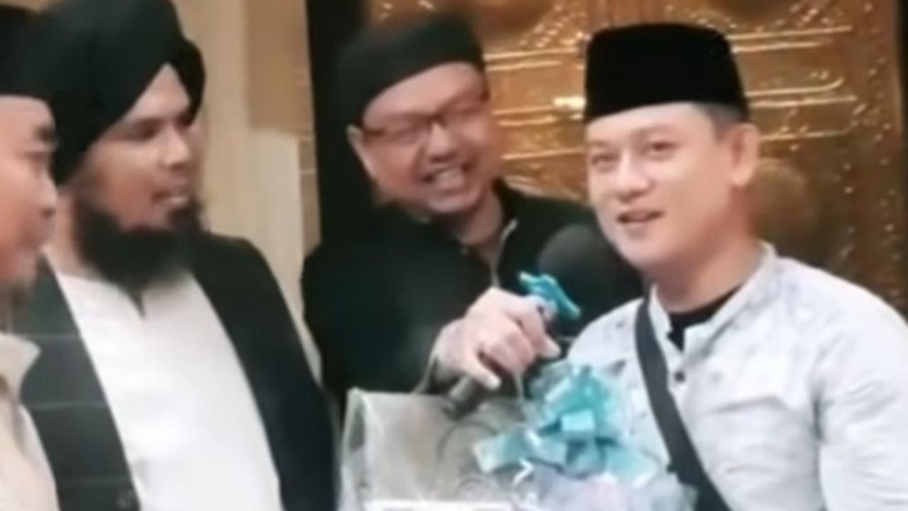 Alhamdulillah, Bobon Santoso Ucapkan Syahadat Dibimbing Ustaz Derry