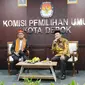 Ketua KPUD Kota Depok Nana Sobarna saat menerima kedatangan DPD PKS Kota Depok di kantor KPUD Kota Depok, Senin (8/5/2023). (Liputan6.com/Dicky Agung Prihanto)