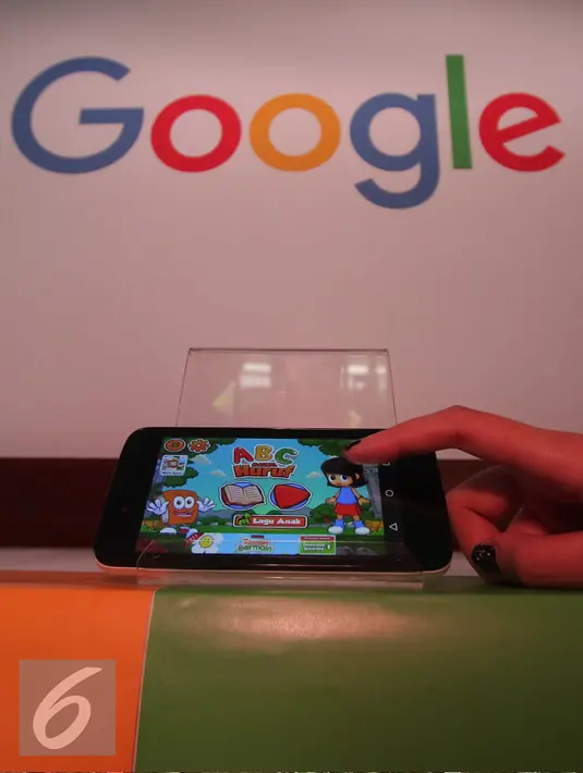 Sebuah aplikasi diperlihatkan saat acara Indonesian Developer Showcase Building Apps and Games for a Booming Market di Jakarta, Kamis (10/12/2015). (Liputan6.com/Angga Yuniar)