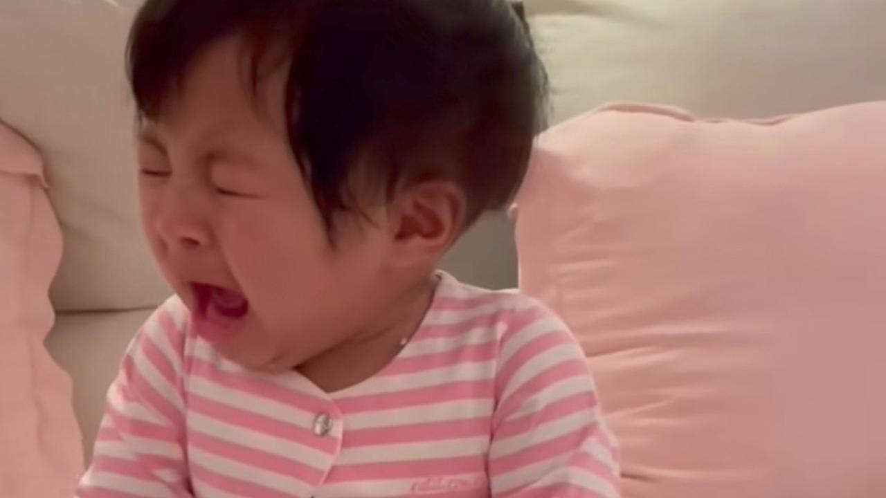 Potret Baby Lily Nangis HP Direbut Rafathar, Disebut Sudah Jago Akting - Baju Pink Bikin Salfok Karena Kekecilan