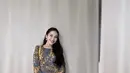 Di hari ke-4, Ayu Ting Ting kembali tampil anggun dalam balutan baju kurung. [@ayutingting92]