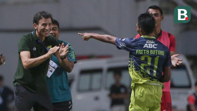 Foto: Tendangan Kencang Jaimerson Dibalas Brace David Da Silva, Persib Bandung Menang 3-1