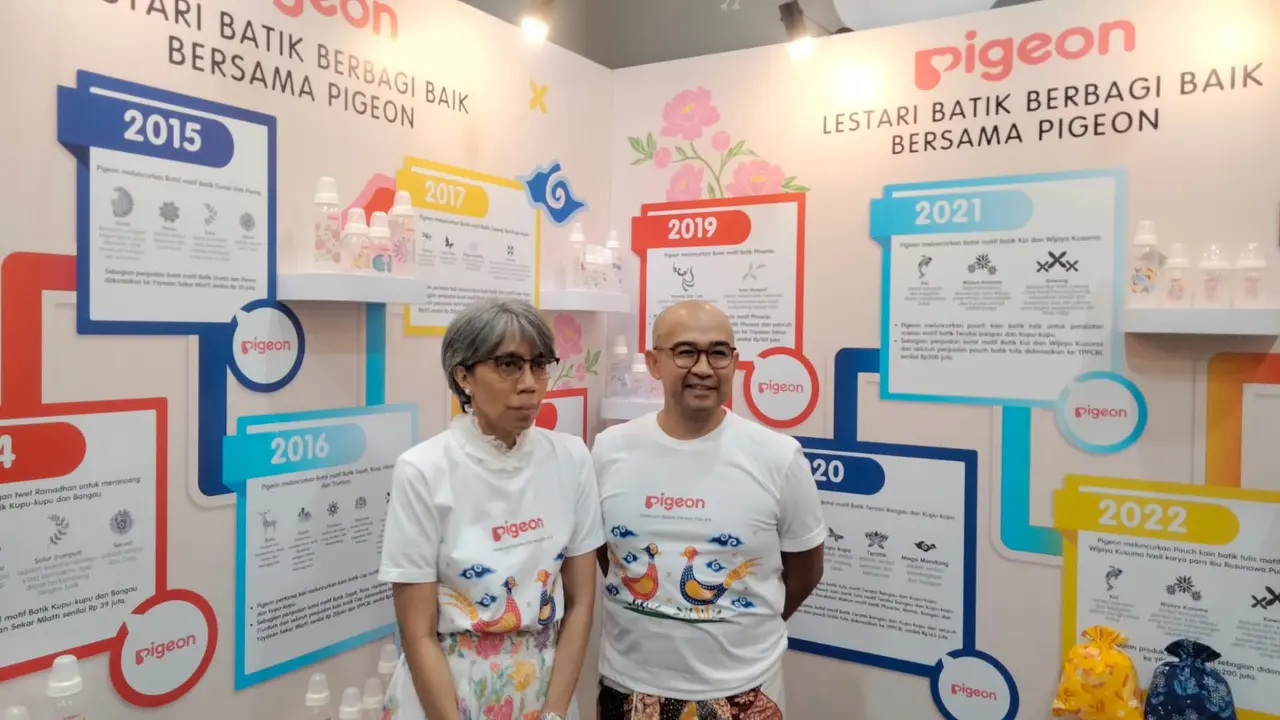 Iwet Ramadhan dan Anis Dwinastiti di Acara  Media Gathering Lestari Batik Berbagi Baik Bersama Pigeon, di Pacific Place Mall, Jakarta Selatan.