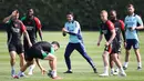 Sejatinya kubu Arsenal tidak baik-baik saja. Beberapa pemain Arsenal berhalangan tampil karena cedera dan akumulasi kartu. (Adrian DENNIS/AFP)