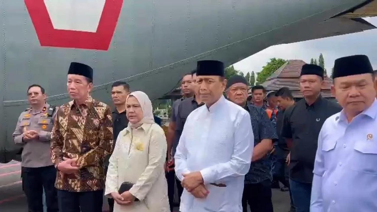 Momen Jokowi Temui Wiranto di Bandara Adi Soemarmo Solo