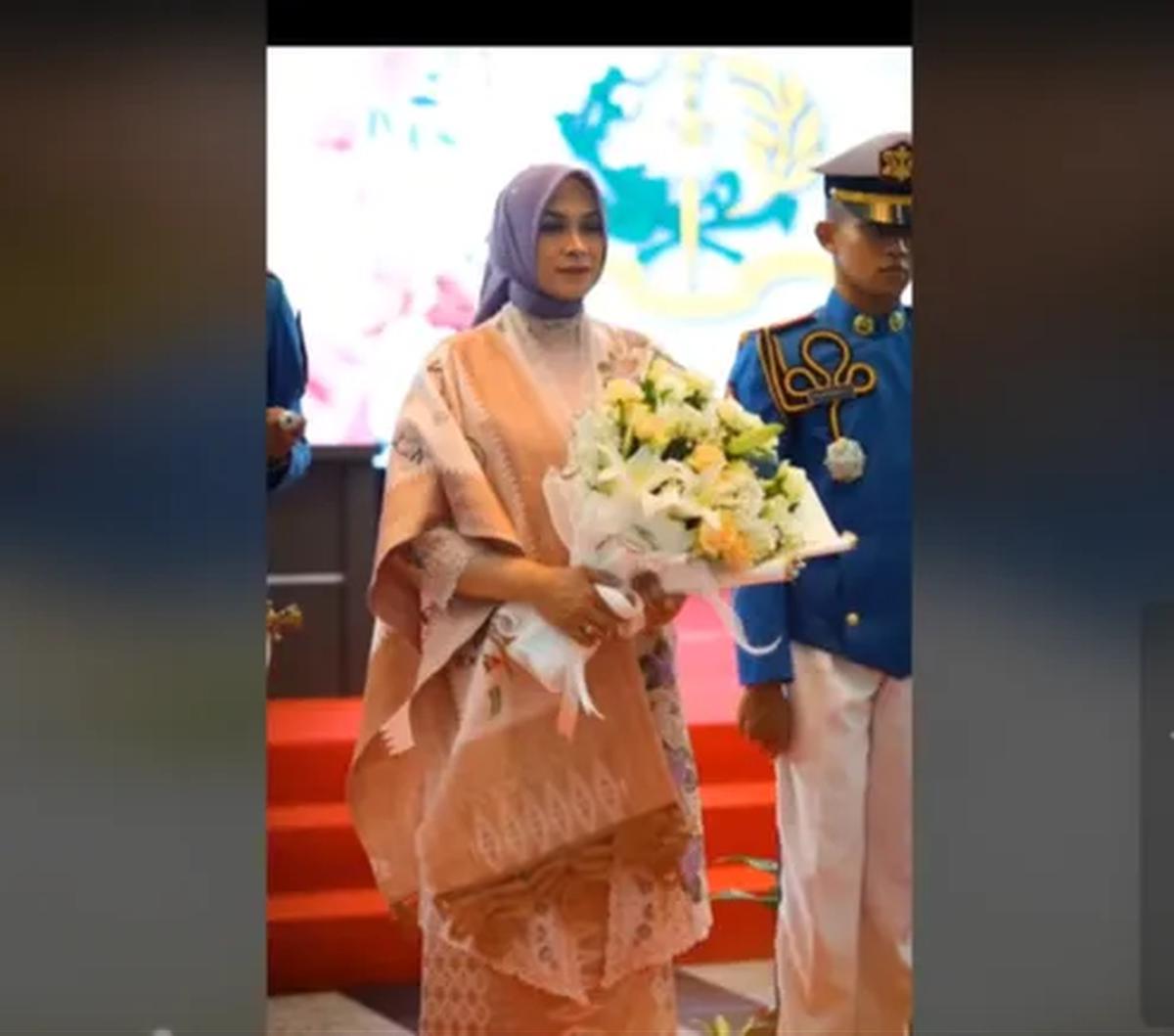 Dia berharapk para Taruna dan Taruni Akademi Militer ini menjadi pribadi yang berkarakter serta profesional. Selain itu juga, bisa menjadi generasi muda calon pemimpin di TNI Angkatan Darat.<br>